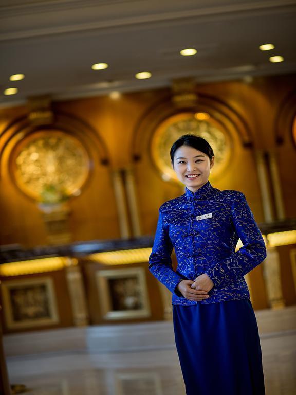 Khách sạn Celebrity International Grand