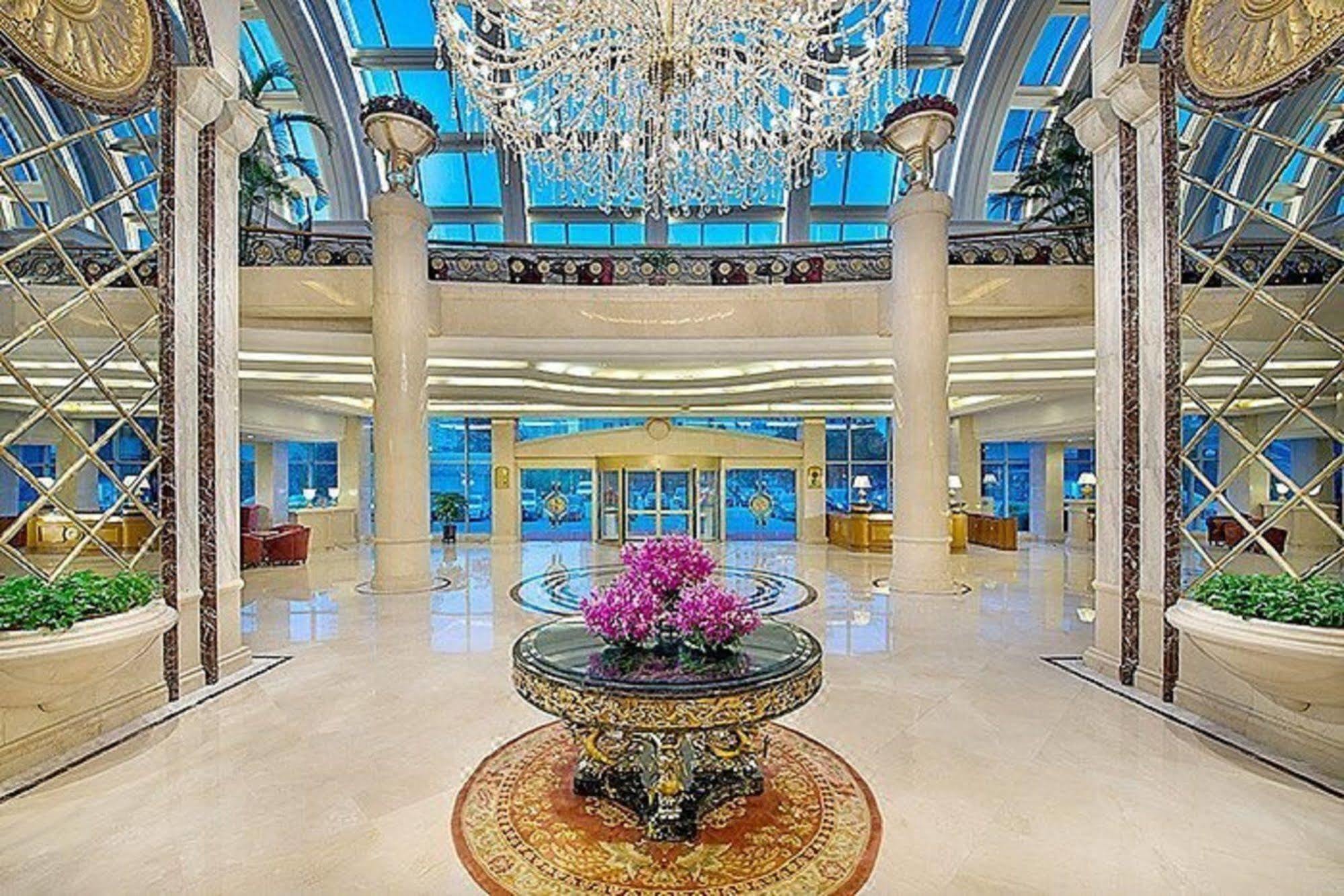 Celebrity International Grand Khách sạn
