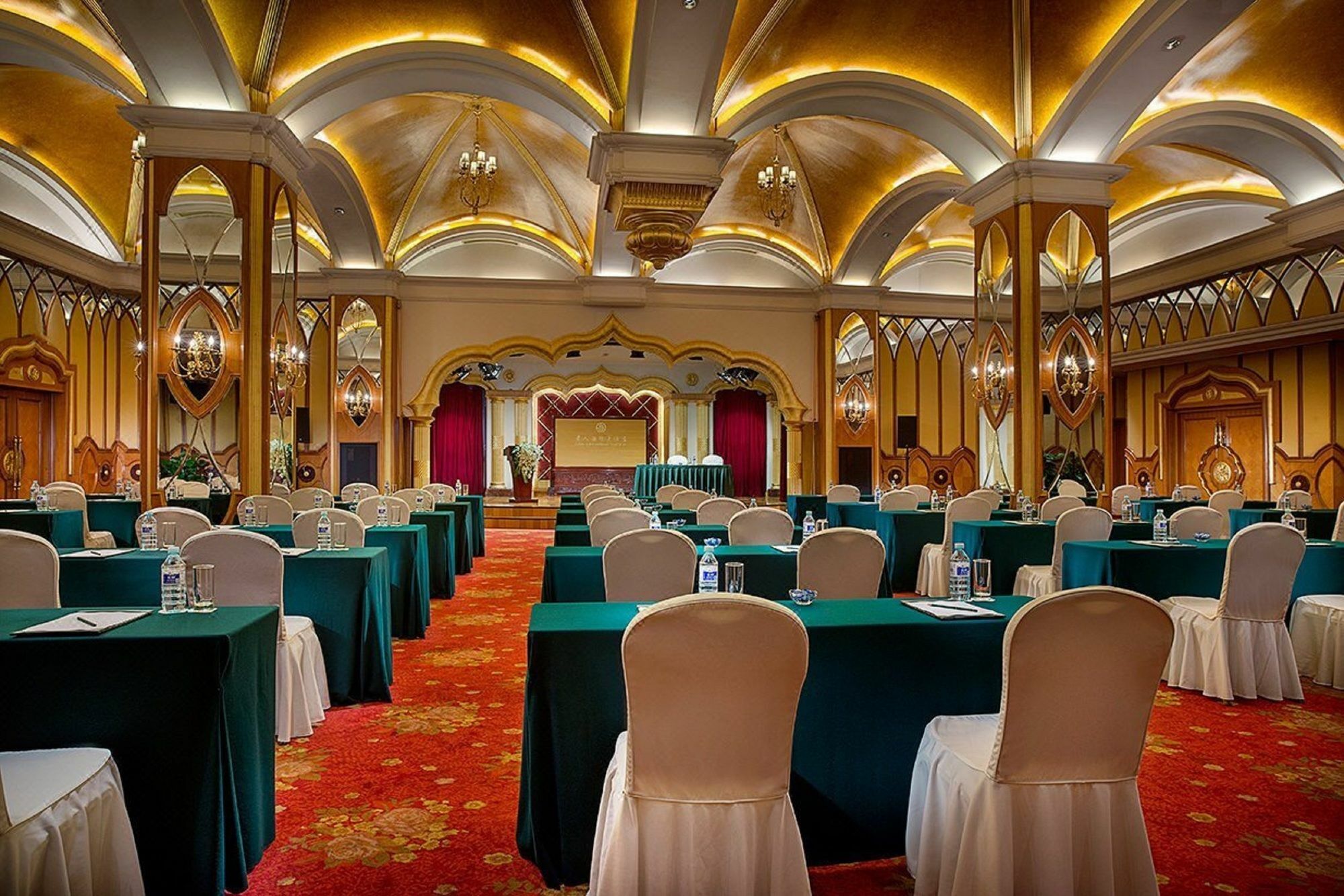 Khách sạn Celebrity International Grand 5*